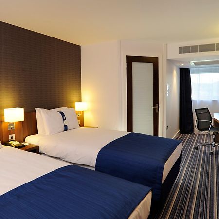 Holiday Inn Express Crewe, An Ihg Hotel Esterno foto