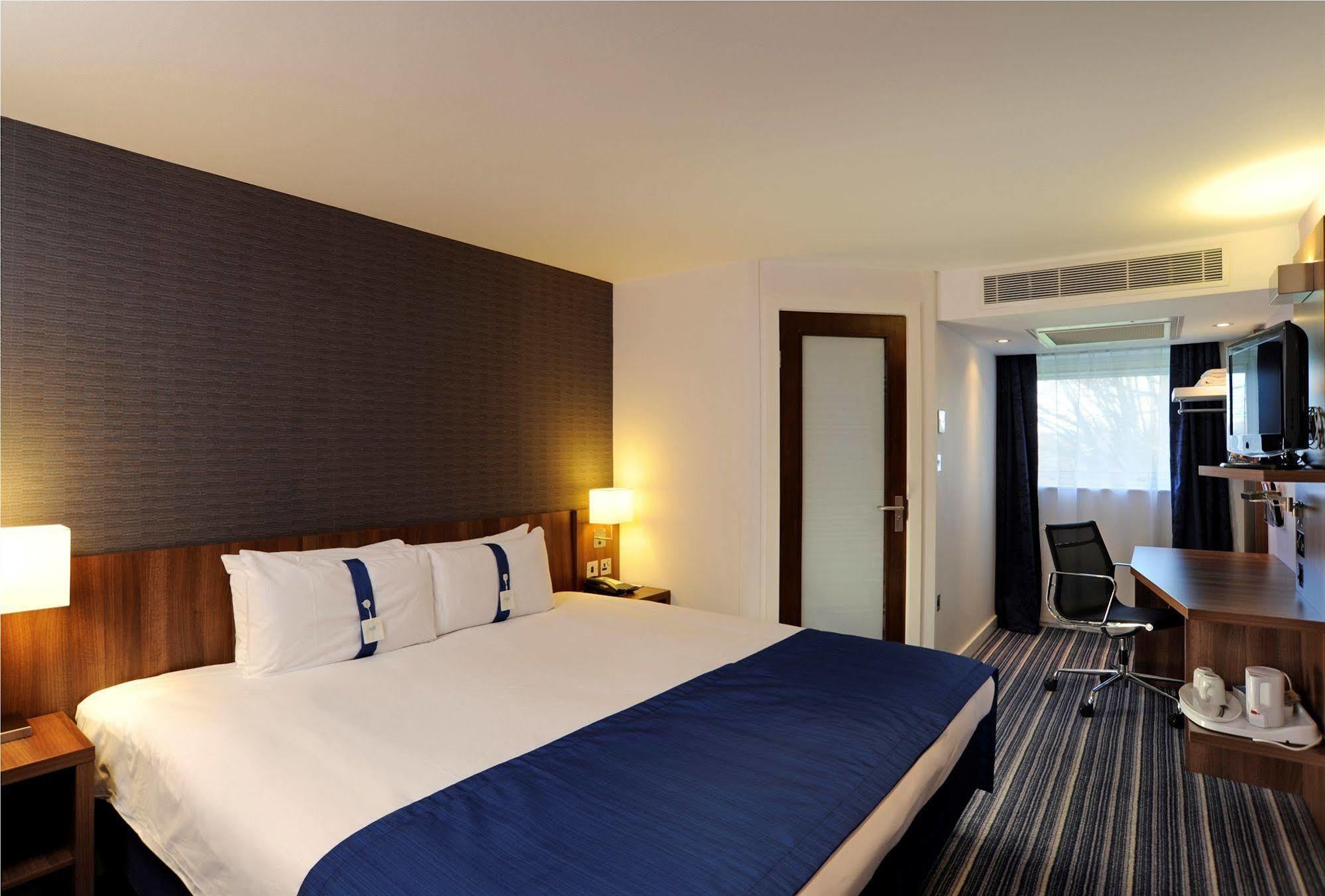 Holiday Inn Express Crewe, An Ihg Hotel Esterno foto
